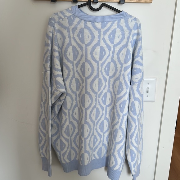 Blue and white sweater - Picture 2 of 2